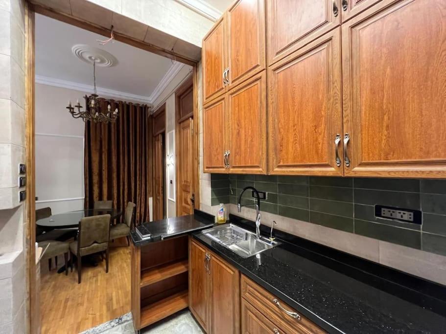 2br In Downtown, No Electricity Cut Apartment