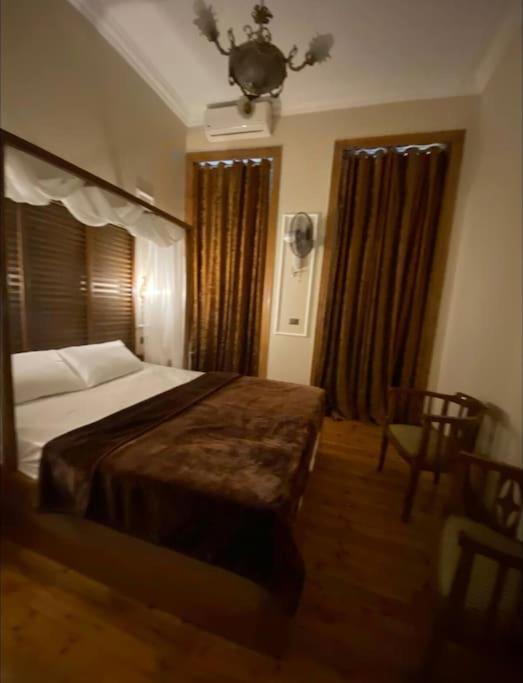 2br In Downtown, No Electricity Cut