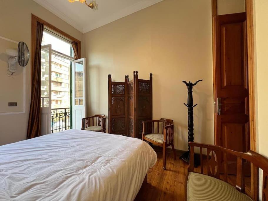 2br In Downtown, No Electricity Cut *