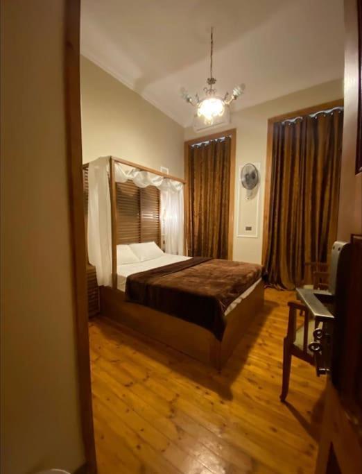 2br In Downtown, No Electricity Cut Apartment *